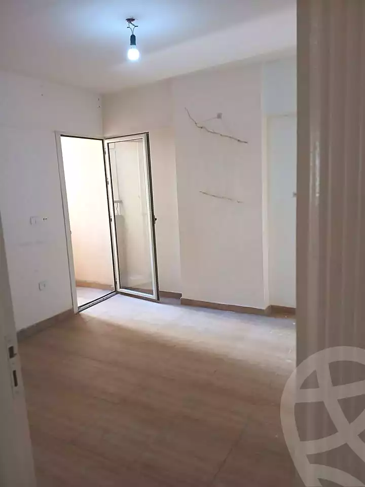 https://aqarmap.com.eg/ar/listing/7342459-for-sale-alexandria-new-miami-mostafa-kamel-sttt