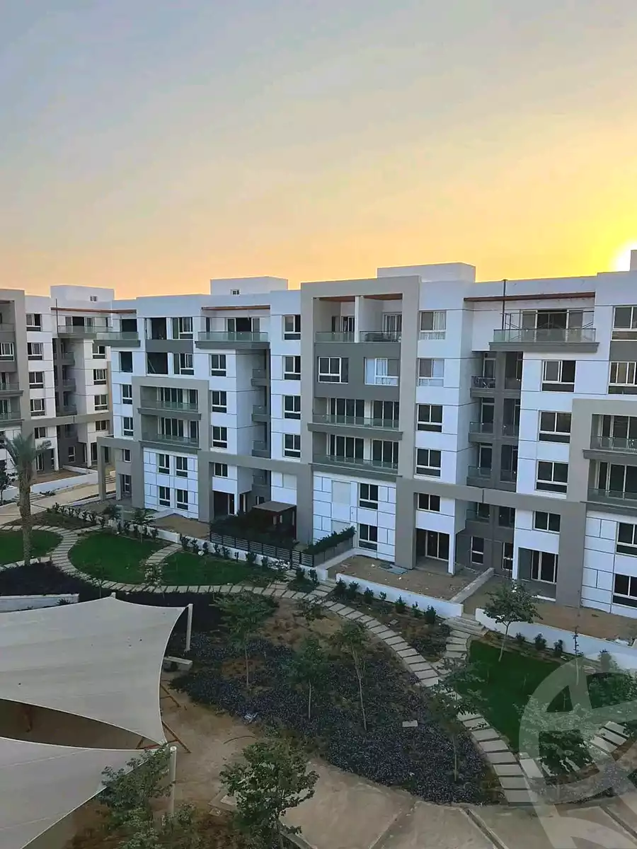 https://aqarmap.com.eg/en/listing/7357252-for-sale-cairo-new-cairo-compounds-hyde-park-parkway-hyde-park-compound