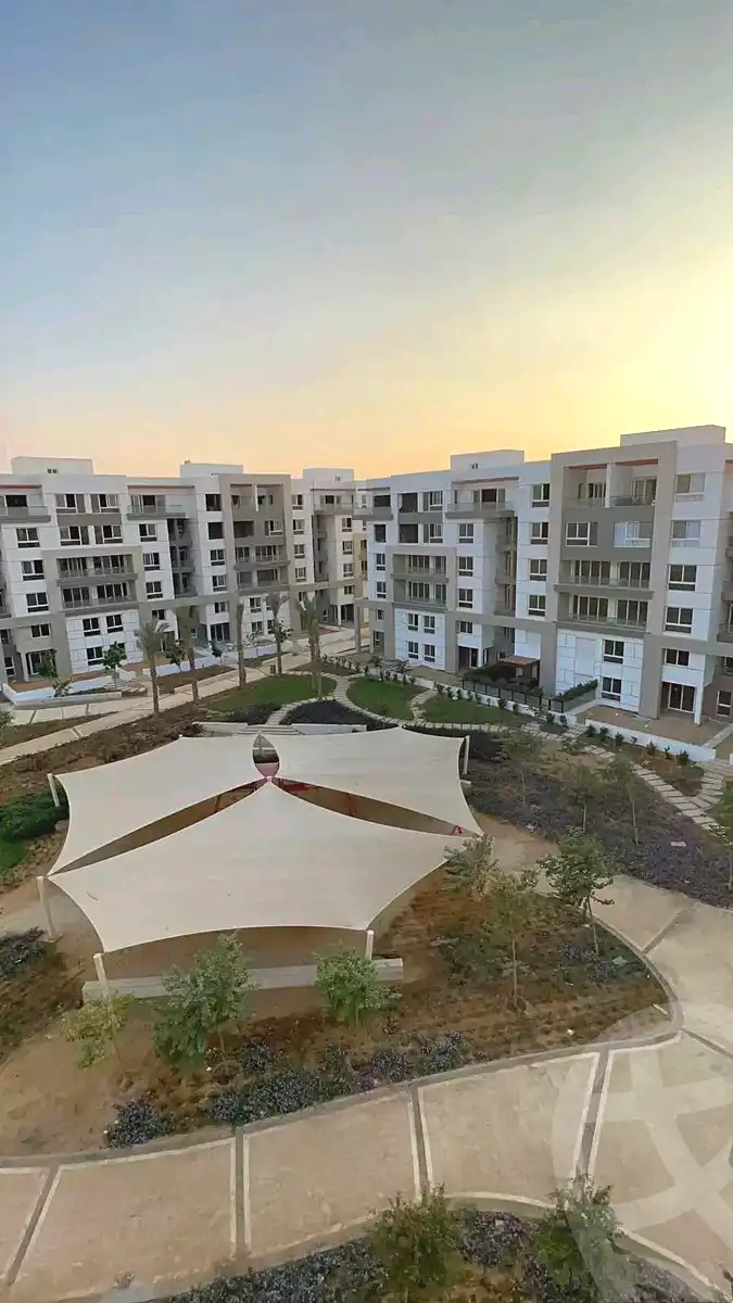 https://aqarmap.com.eg/en/listing/7357252-for-sale-cairo-new-cairo-compounds-hyde-park-parkway-hyde-park-compound