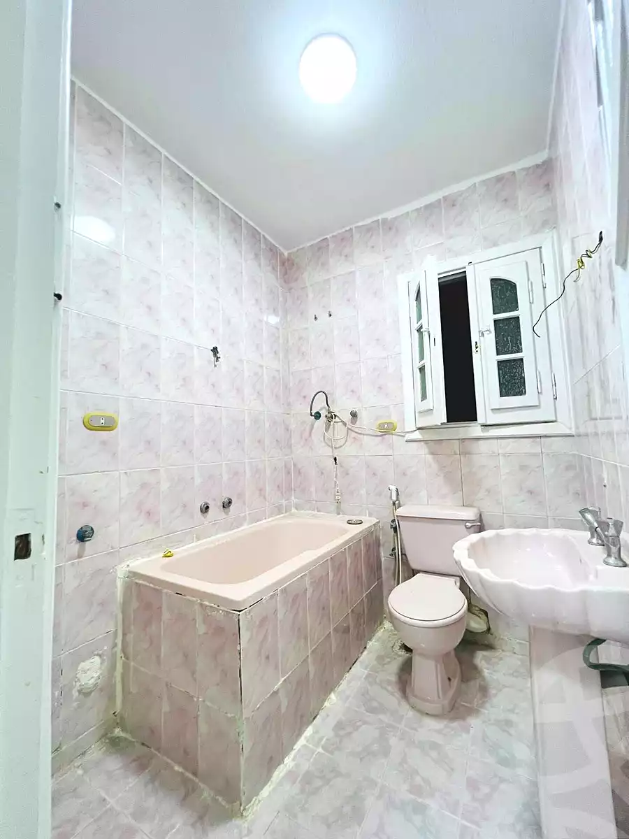 https://aqarmap.com.eg/ar/listing/7359859-for-sale-alexandria-al-agamy-shataa-el-nakheel