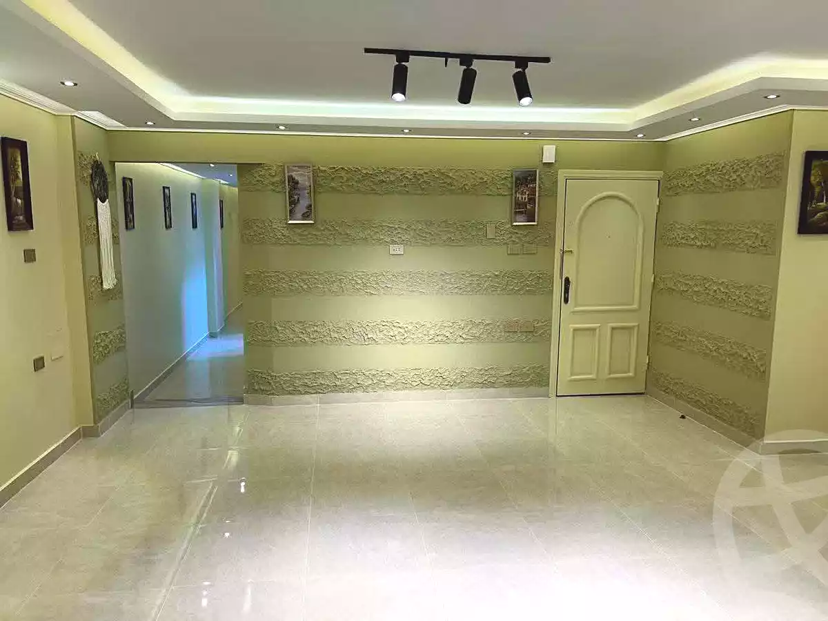 https://aqarmap.com.eg/ar/listing/7360390-for-sale-cairo-helwan-helwan-el-sharkeya-mostafa-safwat-st