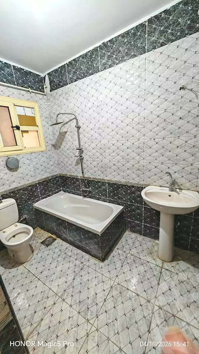 https://aqarmap.com.eg/ar/listing/7360409-for-rent-cairo-helwan-ahmed-enci-st