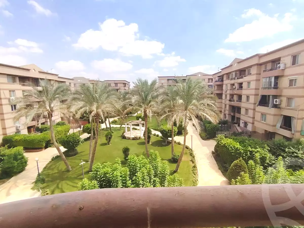 https://aqarmap.com.eg/en/listing/7369074-for-sale-cairo-new-cairo-lrhb-city-phase-4-mohammed-farid-st