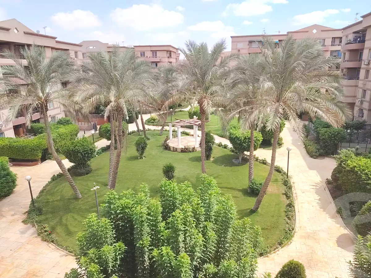 https://aqarmap.com.eg/en/listing/7369074-for-sale-cairo-new-cairo-lrhb-city-phase-4-mohammed-farid-st