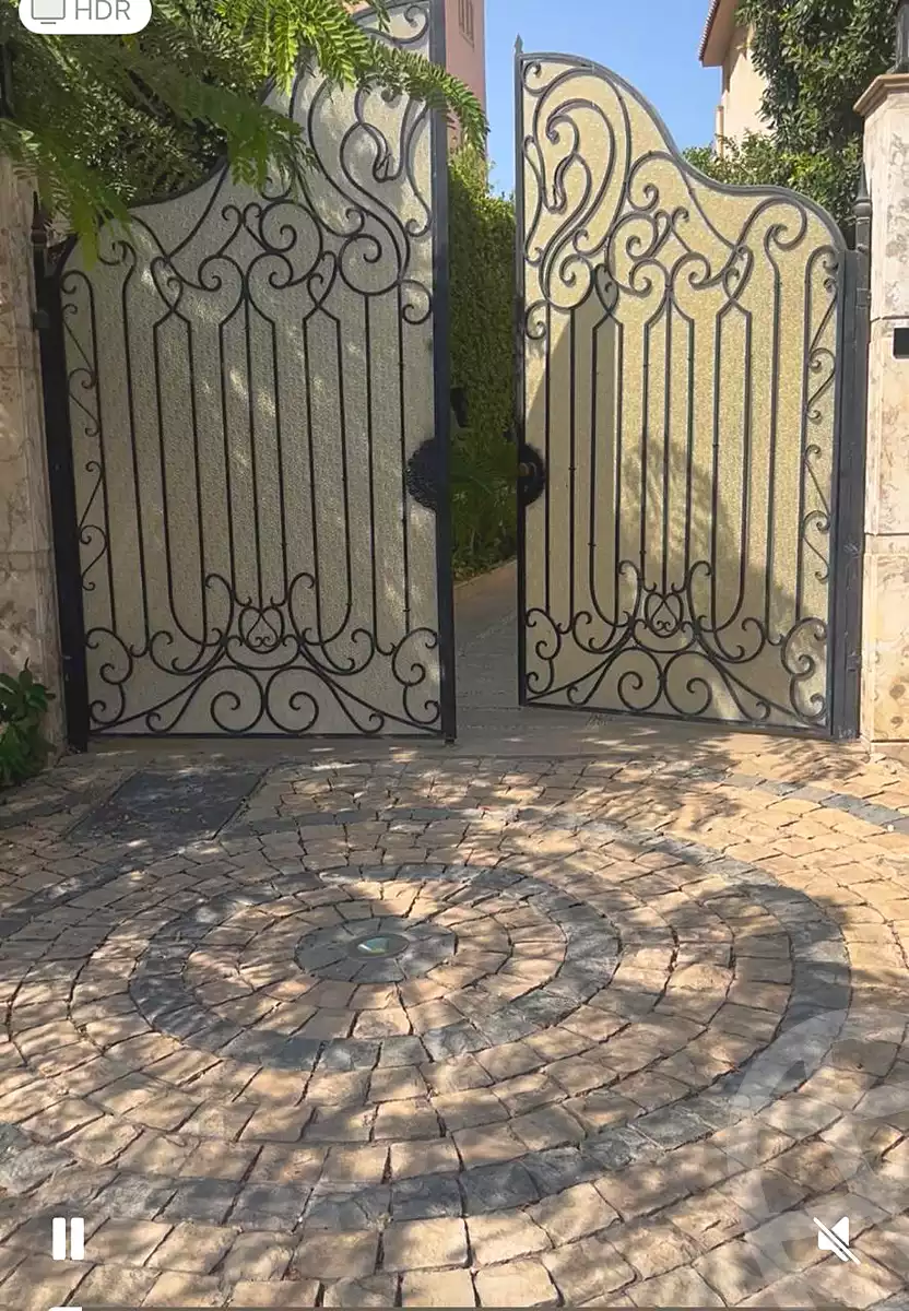 https://aqarmap.com.eg/en/listing/7376228-for-sale-cairo-el-shorouk-compounds-joudya-mall