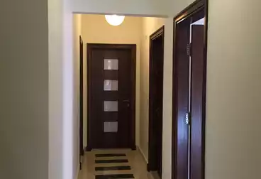 شقة بحديقة للإيجار - 3 غرف - بالدور 0