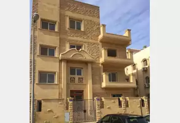 Apartment with Garden For sale in El Akthar Tamayoz District