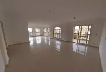 Apartments For sale in 12th StApartment for sale in Madinaty, 250 square meters with a wide garden view, located in B1 phase, adjacent to the largest service complex..