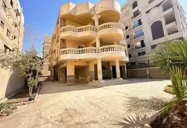 https://aqarmap.com.eg/en/listing/4923839-for-sale-cairo-mokattam-shareaa-9