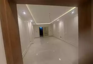 Apartments For sale in El Khamayel 