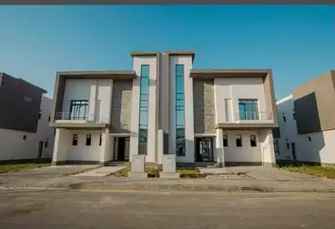 Town House For sale in Zahya - City Edge