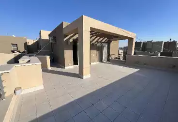 بنتهاوس للبيع فى كمبوند فيلدج جيت - بالم هيلز - Prime location penthouse for rent in Village Gate compound,  beside AUC 