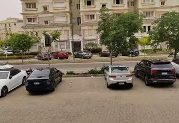 https://aqarmap.com.eg/en/listing/5059852-for-sale-cairo-new-cairo-compounds-mountain-view-hyde-park