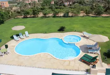 https://aqarmap.com.eg/ar/listing/5072238-for-sale-cairo-el-sheikh-zayed-city-alex-cairo-desert-road-mdyn-sfnks-ljdyd-stella-di-mare-farms