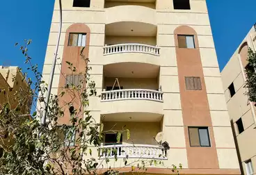 شقق للبيع - 3 غرف - بالدور 1