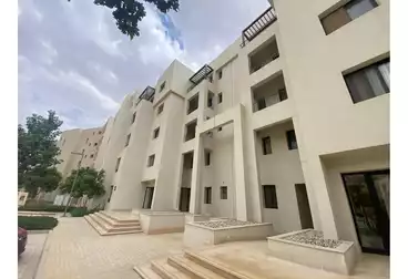 ستوديو بحديقة للبيع - 1 غرف - بالدور 0