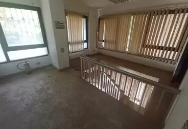 Administrative For rent - 4 rooms - floor 7