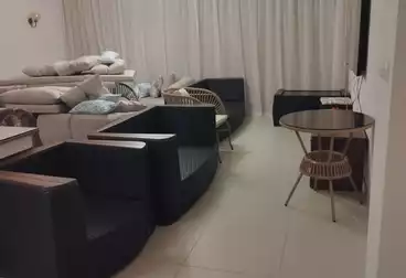 شاليه بحديقة للبيع - 4 غرف - بالدور 0