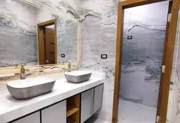 Apartments For sale - 4 rooms - floor 4