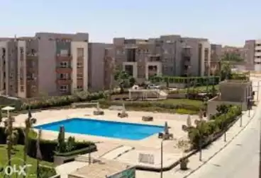 شقة بحديقة للبيع - 3 غرف - بالدور 0