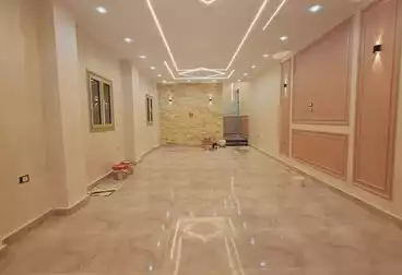 شقة بحديقة للبيع - 3 غرف - بالدور 0