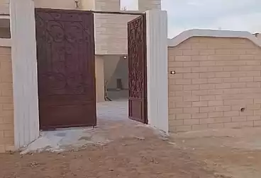 Building For sale - 4 rooms