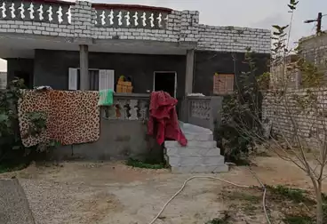 Building For sale - 4 rooms