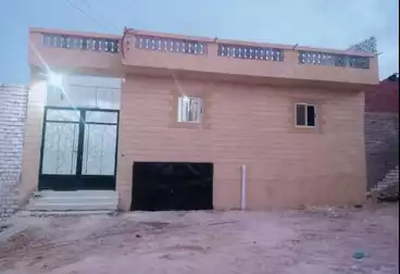 Building For sale - 4 rooms