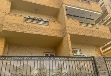 شقق للبيع - 18 غرف - بالدور 0