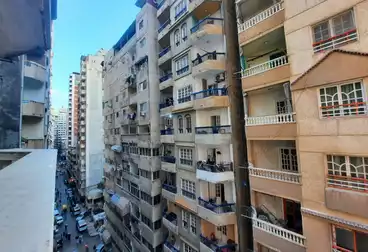 شقق للبيع - 3 غرف - بالدور 8
