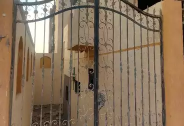 House / Home For sale - 4 rooms
