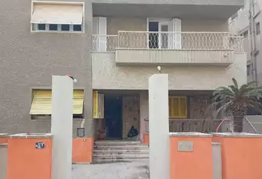 House / Home For sale - 4 rooms