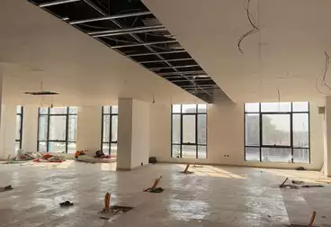 مقر إداري للإيجار - 5 غرف - بالدور 3