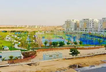 شقة بحديقة للبيع - 2 غرف - بالدور 1