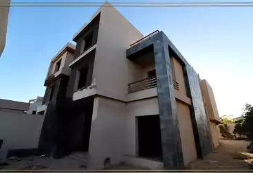 توين هاوس للبيع - 4 غرف