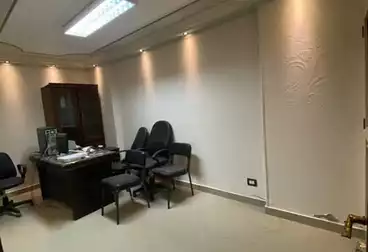 مقر إداري للبيع - 2 غرف - بالدور 0