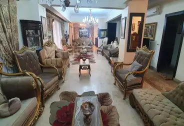 فيلا جاردن للبيع - 10 غرف