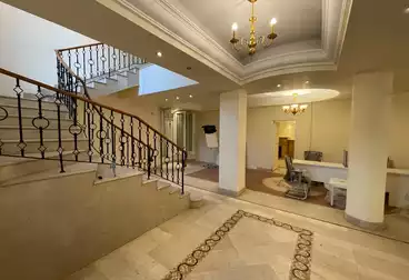 مكاتب للإيجار - 4 غرف - بالدور 3