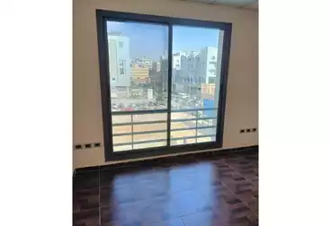 مكاتب للإيجار - 4 غرف - بالدور 3