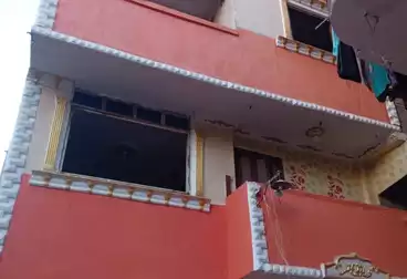 Building For sale - 8 rooms