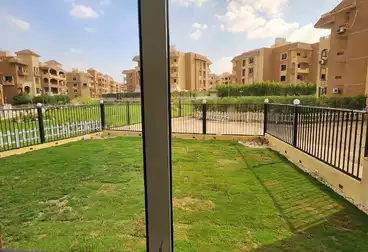 شقة بحديقة للبيع - 3 غرف - بالدور 0
