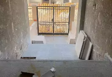 شقة بحديقة للبيع - 3 غرف - بالدور 0