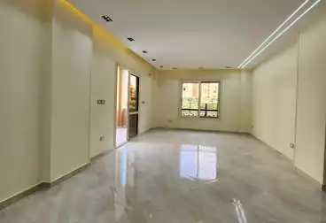 شقة بحديقة للبيع - 3 غرف - بالدور 0