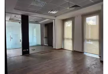 إداري للإيجار - 5 غرف - بالدور 0