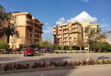 شقة بحديقة للبيع - 2 غرف - بالدور 0