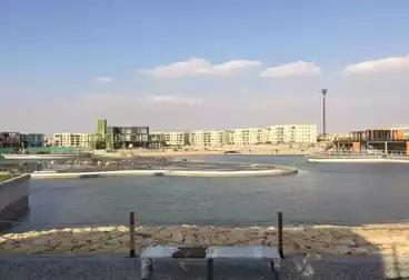 شقة بحديقة للبيع - 3 غرف - بالدور 0