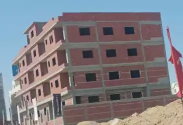 شقة بحديقة للبيع - 3 غرف - بالدور 0
