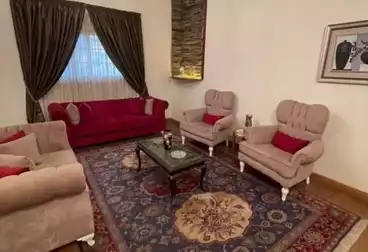 شقة بحديقة للبيع - 2 غرف - بالدور 0