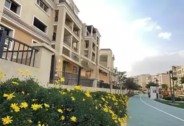 شقة بحديقة للبيع - 2 غرف - بالدور 0