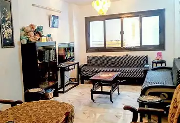شقة بحديقة للبيع - 3 غرف - بالدور 0